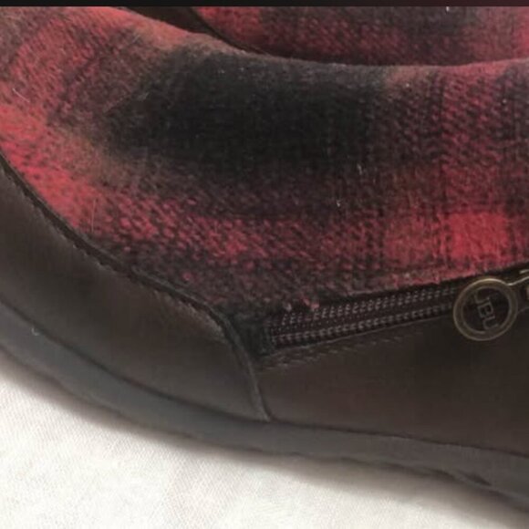 JBU By Jambu Crimson Red Plaid And Brown Slip Ons Excellent preowned condition S - Picture 3 of 7